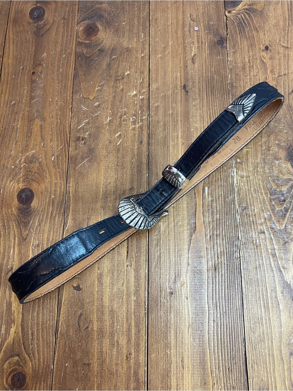 3D belts size 28 black leather belt with silvertone hardware